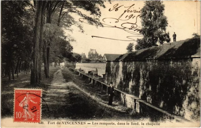 CPA AK Vincennes Les ramparts, in the background, la chapel FRANCE (1283180)