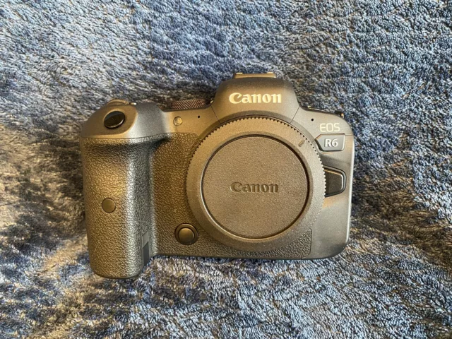 Canon EOS R6 20.1MP Mirrorless Camera - Black (Body Only), near mint condition.