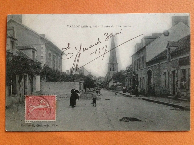 Carte Postale Ancienne 1900 VALLON Allier ROUTE de CHAZEMAIS animés