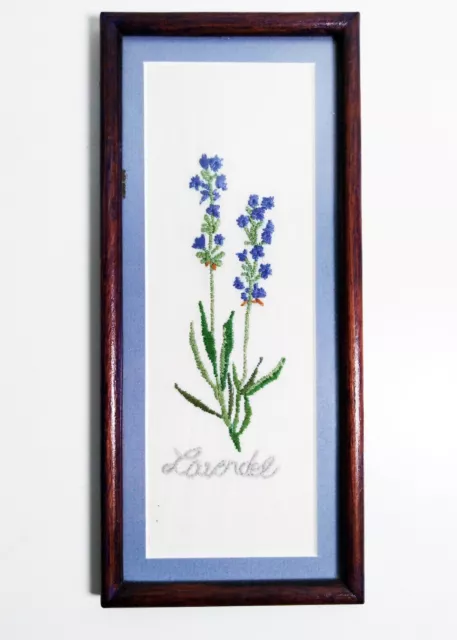 Imagen bordada lavanda hecha a mano en marco de madera 11 cm X 25 cm costura lavanda