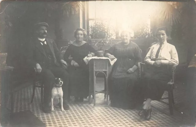 PHOTO D'ART -  Photo de Famille et le chien