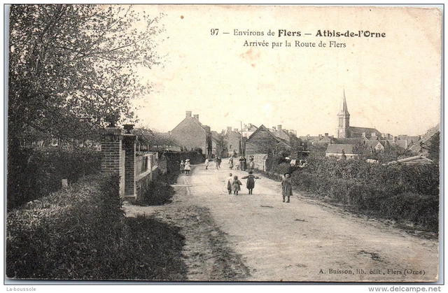 61 ATHIS DE L'ORNE - arrivee par la route de flers.