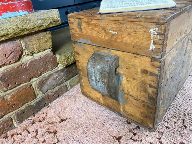 Old Antique Pine Chest, Vintage Wooden Storage Trunk, Blanket Box, Coffee Table. 3