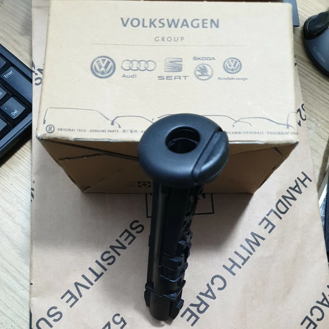 GENUINE AUDI Q5 Q8 RSQ8 Rear headrest adjustable guide 80A886920H4PK £