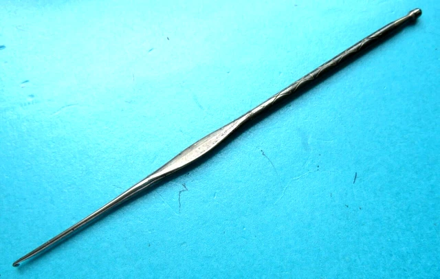 Antique Criss Cross Design Handle Fine Head Metal  Crochet Hook