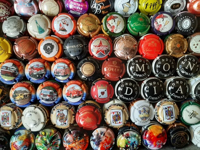 Gros lot de 200 capsules de champagne différentes avec belles séries .