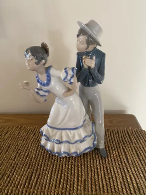 Nao By Lladro, Flamenco Couple Dancing 10 1/2 " Tall Porcelain Figurine