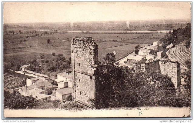 33 LANGOIRAN - vue prise depuis l'ancien chateau feodal.