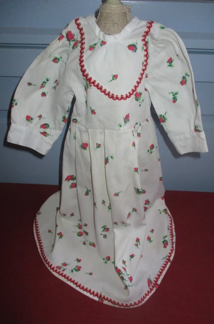 Petite robe ancienne enfant , tissu Pinocchio, poupée, déco shabby