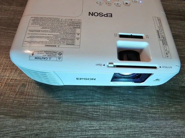 Epson PowerLite E20 Projector 1024x768 XGA 3400 Lumens HDMI Only 121 Hours Used
