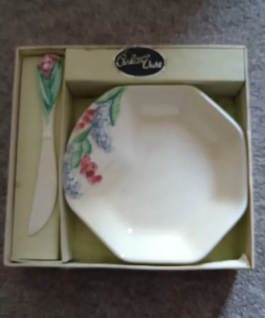 Carlton Ware Gift Set, Forget  Me-Not Butter Dish and Knife in original box 3