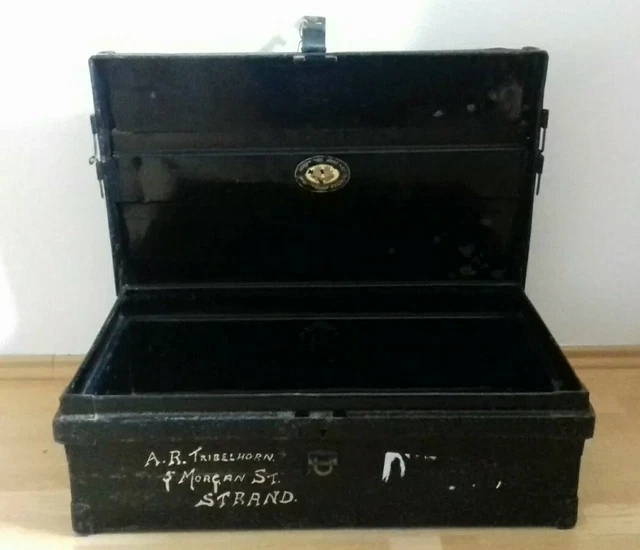 Ancienne Caisse De Marin Jones Brothers & Co Wolverhampton - Rare, Métal Noir 68.5x41x23 Cm