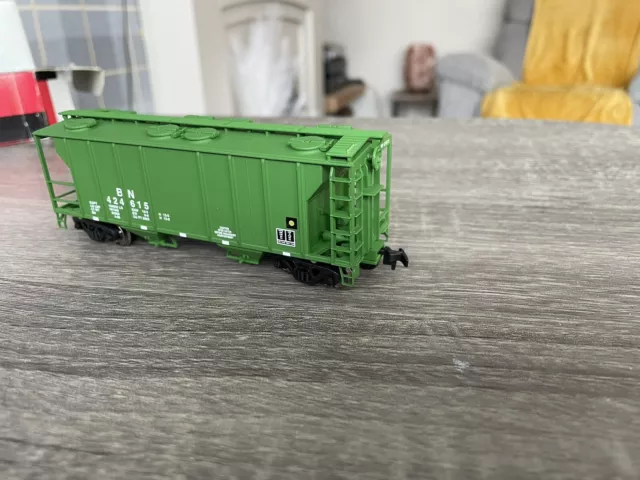 Atlas HO 2-bay Hopper Burlington Northern