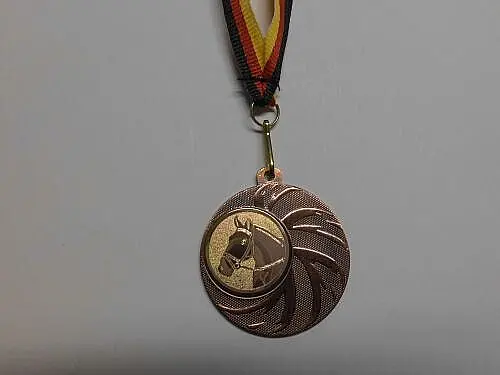Reiten Pokal Medaillen mit Band&Emblem Kinder Turnier Pokale Ponyhof (e108)