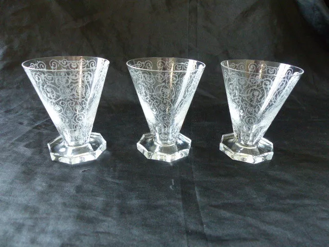 Lot De 3 Anciens Verres A Vin Grave Art Deco Dans Le Gout De Baccarat