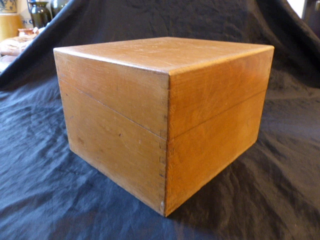 100 Bobines En Bois Vintage - Années 50 - Dimensions 40mm X 30mm - État Proche Du Neuf