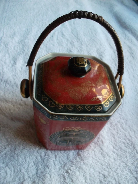 Chinesische Porzellanschale/-dose mit Deckel und bastbezogenem Griff