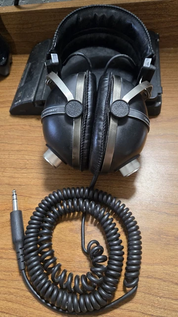 VINTAGE PIONEER SE-405 Stereo Headphones with Dual Volume Controls