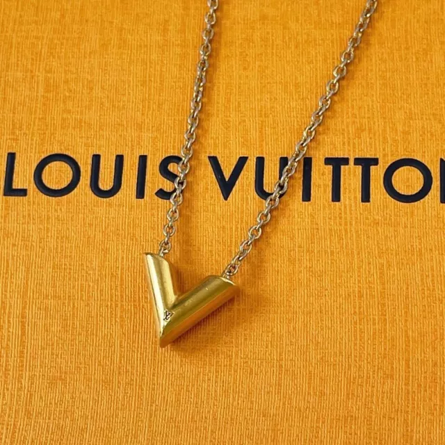 LOUIS VUITTON Logo Collier Essential V Necklace Rose Gold Italy M80137  36JG773