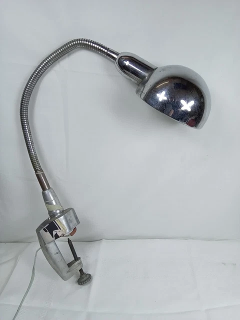 Lampe de bureau ancienne articulée en métal-aluminium style mobilier industriel