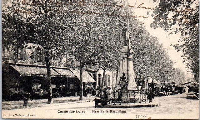 58 COSNE SUR LOIRE - Place de la Republique.