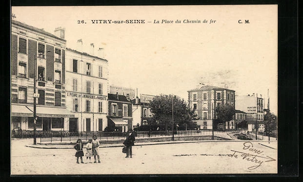 CPA Vitry-sur-Seine, La Place du Chemin de Fer