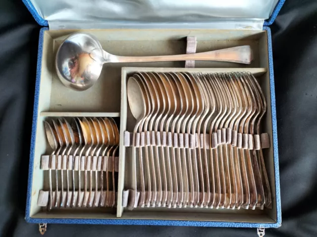 MENAGERE 37 PIECES ART DECO EN METAL ARGENTE