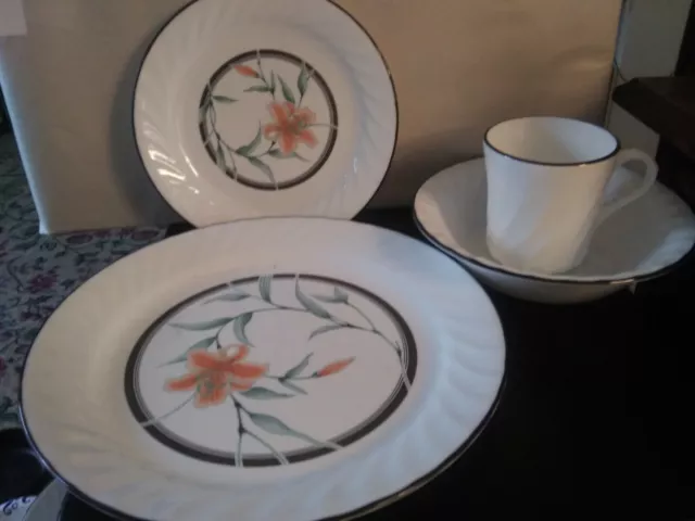 Vtg Corelle Corning Tiger Lily 4 Pc Place Setting 6 Sets Available