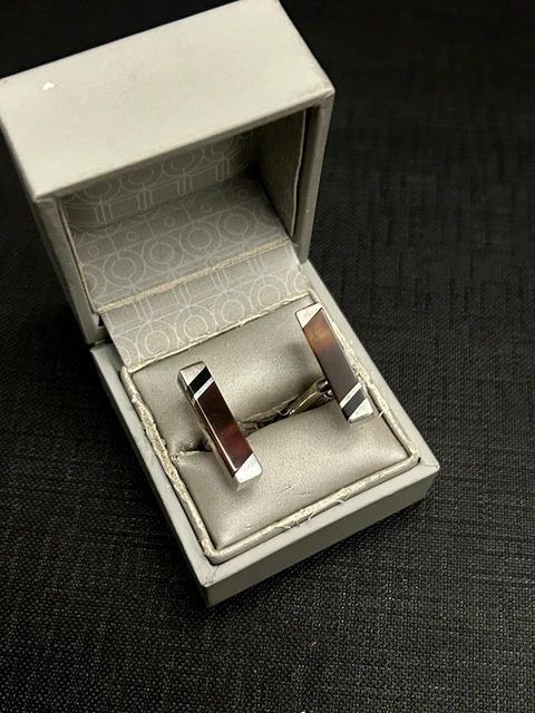 Sold Price: HERMÈS Paire de boutons de manchette Argent (800) À décor d