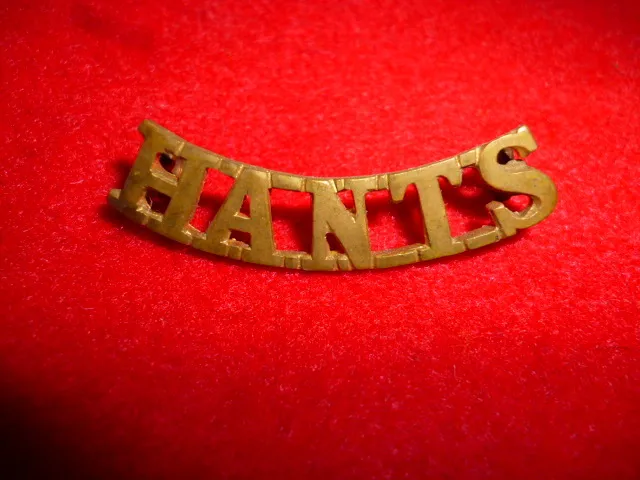 "Hants" Hampshire Regiment Shoulder Title Badge from WW1, Westlake 1097