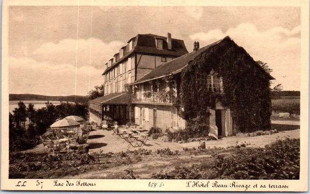 58 LES SETTONS - l'hotel beau rivage et sa terrasse.