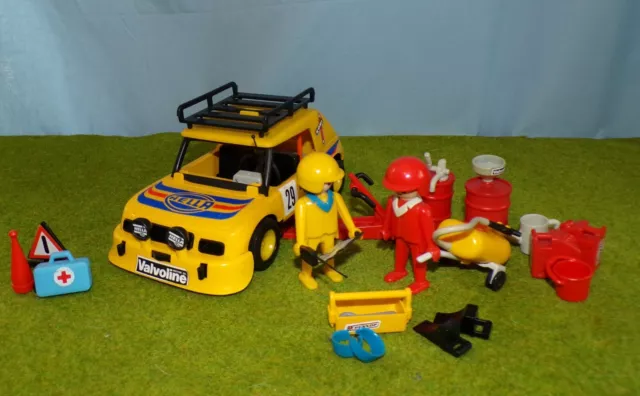 PLAYMOBIL 3524: Gelbes Rallye Auto, Rennauto mit Figuren und Zubehör, Rally