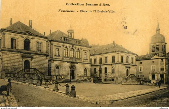 11000 cpa 55 Vaucouleurs - Place de l' Hôtel de Ville