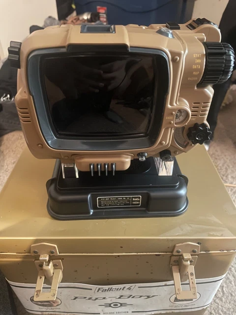 ThinkGeek Fallout 4 Pip-Boy 3000 Deluxe Edition