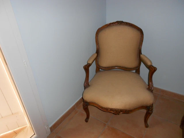 FAUTEUIL ANCIEN DE style Louis XV (copie) , en bon état.. EUR 250,00 - FR