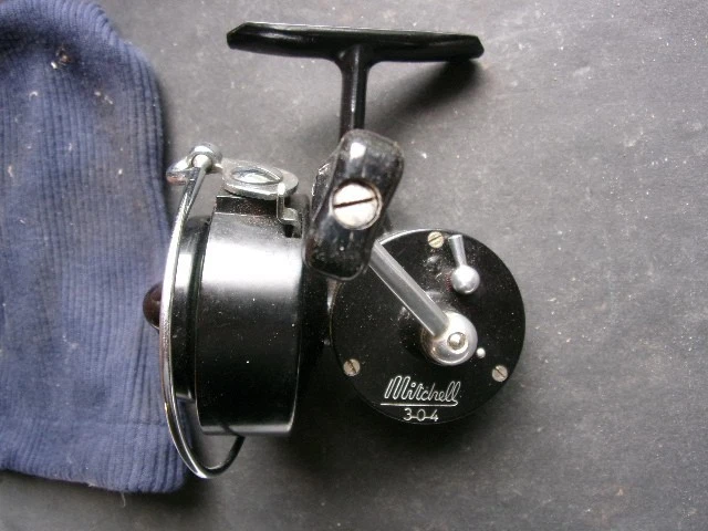 Moulinet De Pêche Daiwa 130X Ancien, Gris, Pour Truite Et Carnassiers (occasion)