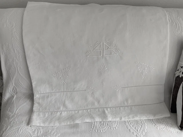 Drap Ancien En Fil Brodé Main - Monogramme CP, Fleurs Roses - Dimensions 210x300 Cm