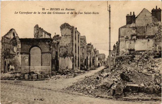 CPA MILITAIRE Reims en Ruines-Le Carrefour de la rue des Créneaux (316280)