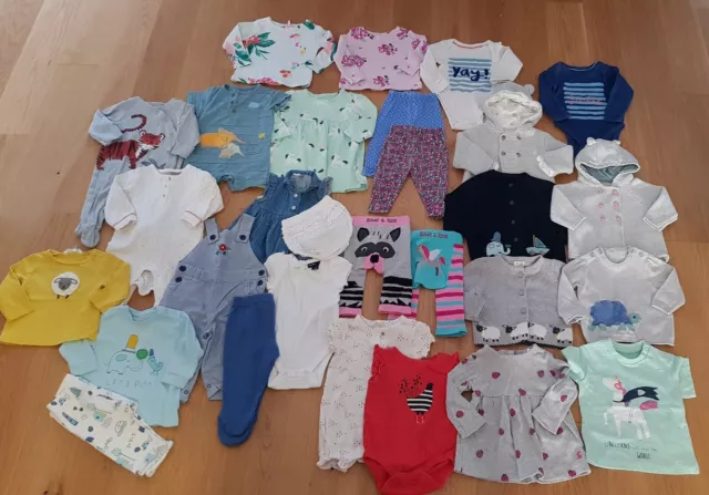 Bellissimo pacchetto enorme per ragazze 3-6 m. M&S, GAP, Jojo, Joules, John Lewis. 28 articoli.