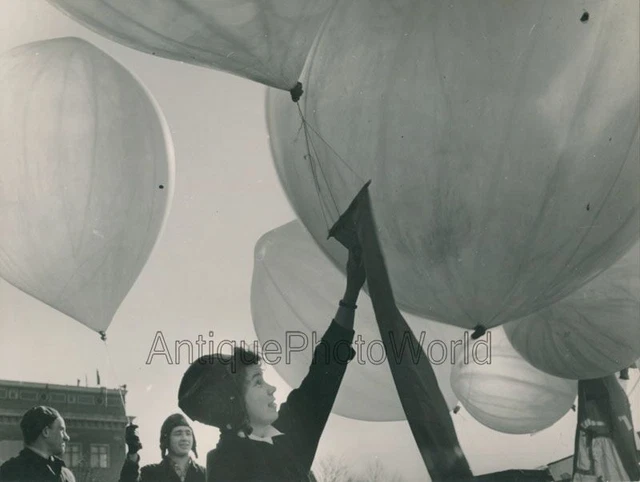 Sowjetische Russland Luftfahrt Tag Kinder Riesig Ballons Vintage Kunst Foto V.