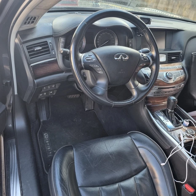 M 35h 3.5 V6 2WD 372 cv Boîte auto Hybride Full Option 2