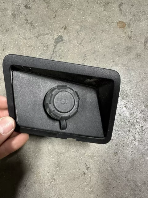 2008 - 2016 Ford F-250 Superduty Oem Front Dash 12V Power Port 9C3425047A82E
