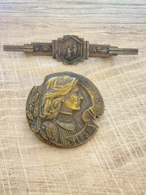 Joli petit pendentif en Fix à l effigie de Jeanne d arc signée Becker - Montres & Bijoux