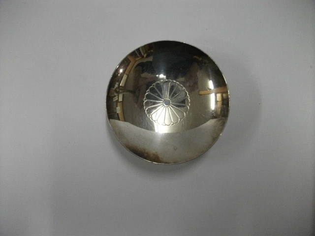 Cup of the Sterling Silver which a carved seal of the Imperial Family entered.
