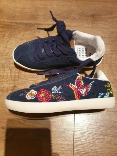 Next Girls Navy Floral Embroidered Trainers Size: UK 10 EUR 28 BNWT
