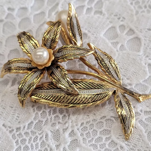 Vintage Damascene Gold Tone Faux Pearl Flower and Bud Brooch Pin