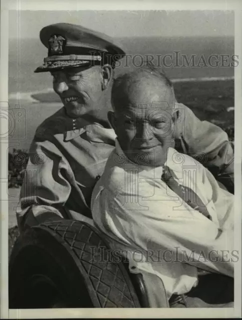 1952 Press Photo Admiral Radford & President Eisenhower In Iwo Jima - lrx53758