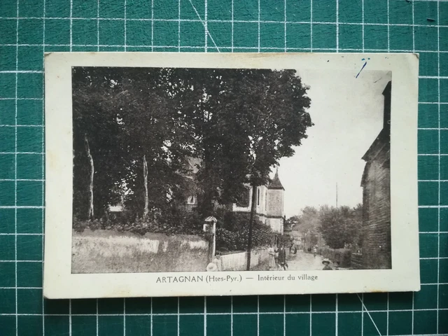374 CPA Circa 1930 - Hautes Pyrenees - D'Artagnan - Inside Village - Animated