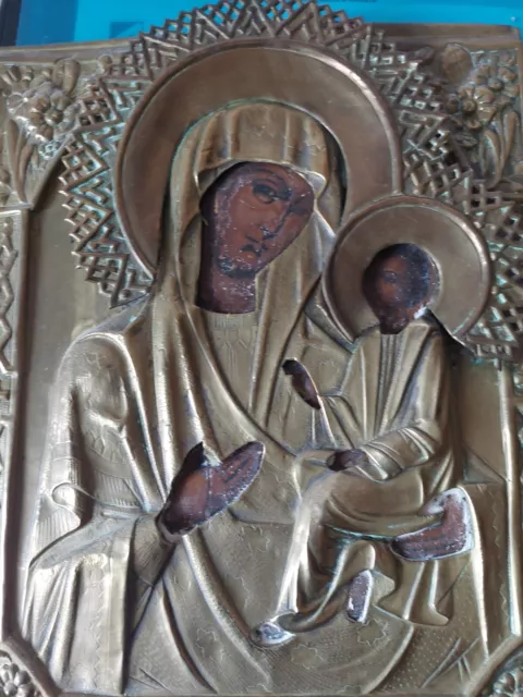 Icona antica russa. Madonna con Bambino.