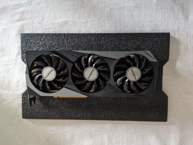 GIGABYTE AMD Radeon RX 6800 GAMING OC 16Go GDDR6 Carte Graphique